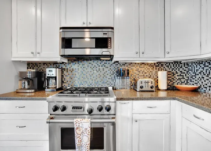 Fantastic Bayside Vacation Home - Wifi, Central Ac, Patio, Private Washer & Dryer